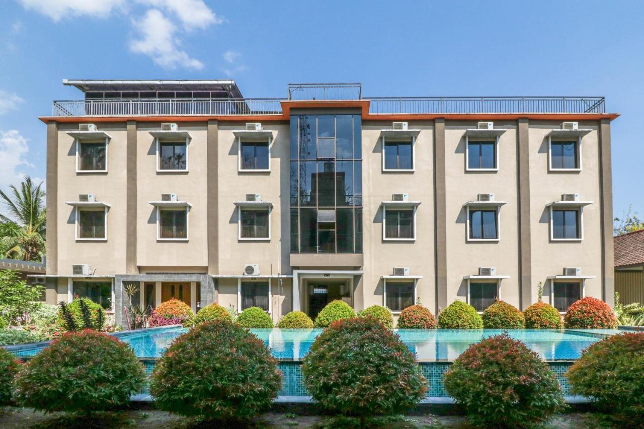 Grand Senggigi Hotel Exterior photo