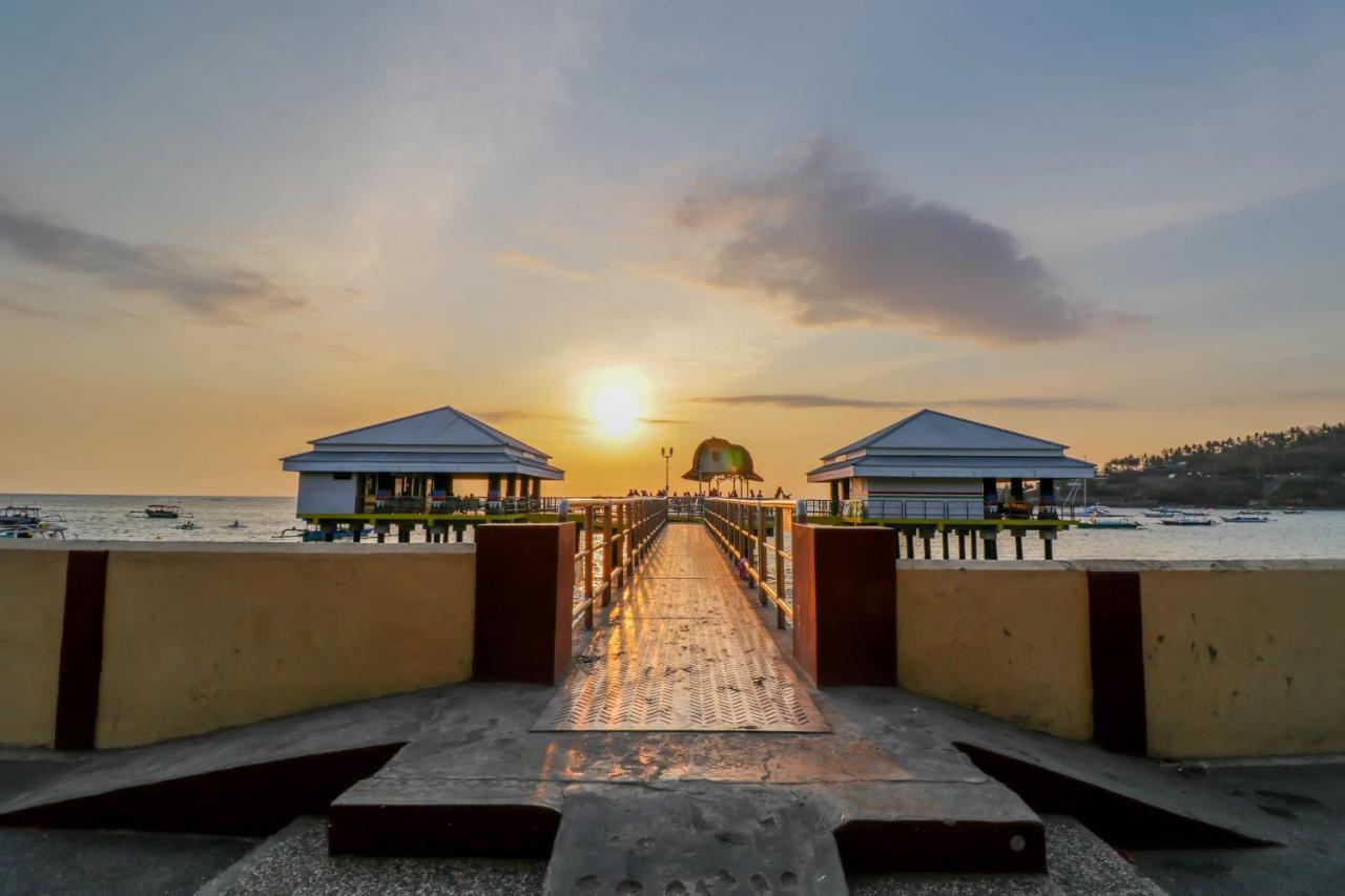 Grand Senggigi Hotel Exterior photo