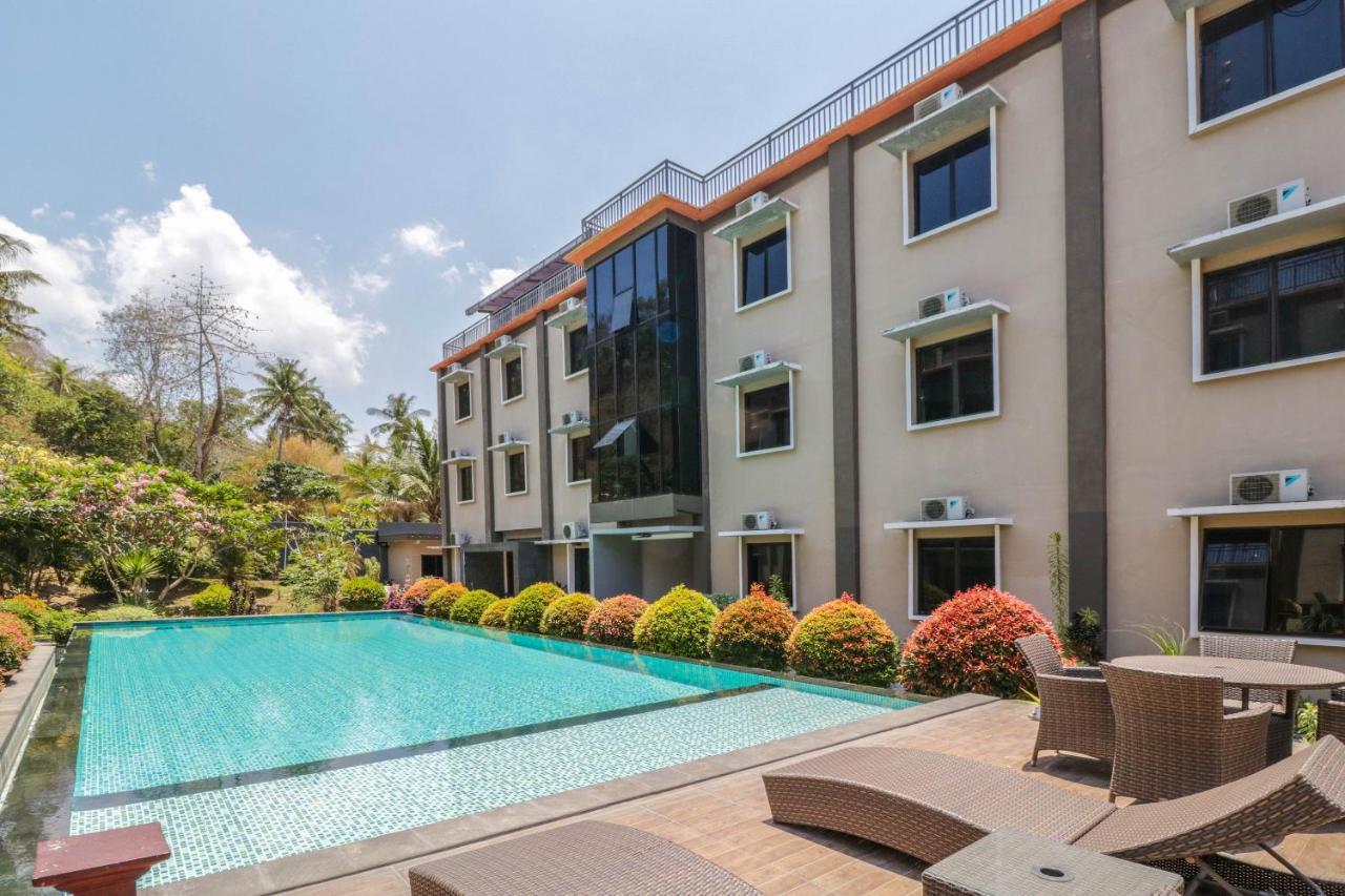 Grand Senggigi Hotel Exterior photo