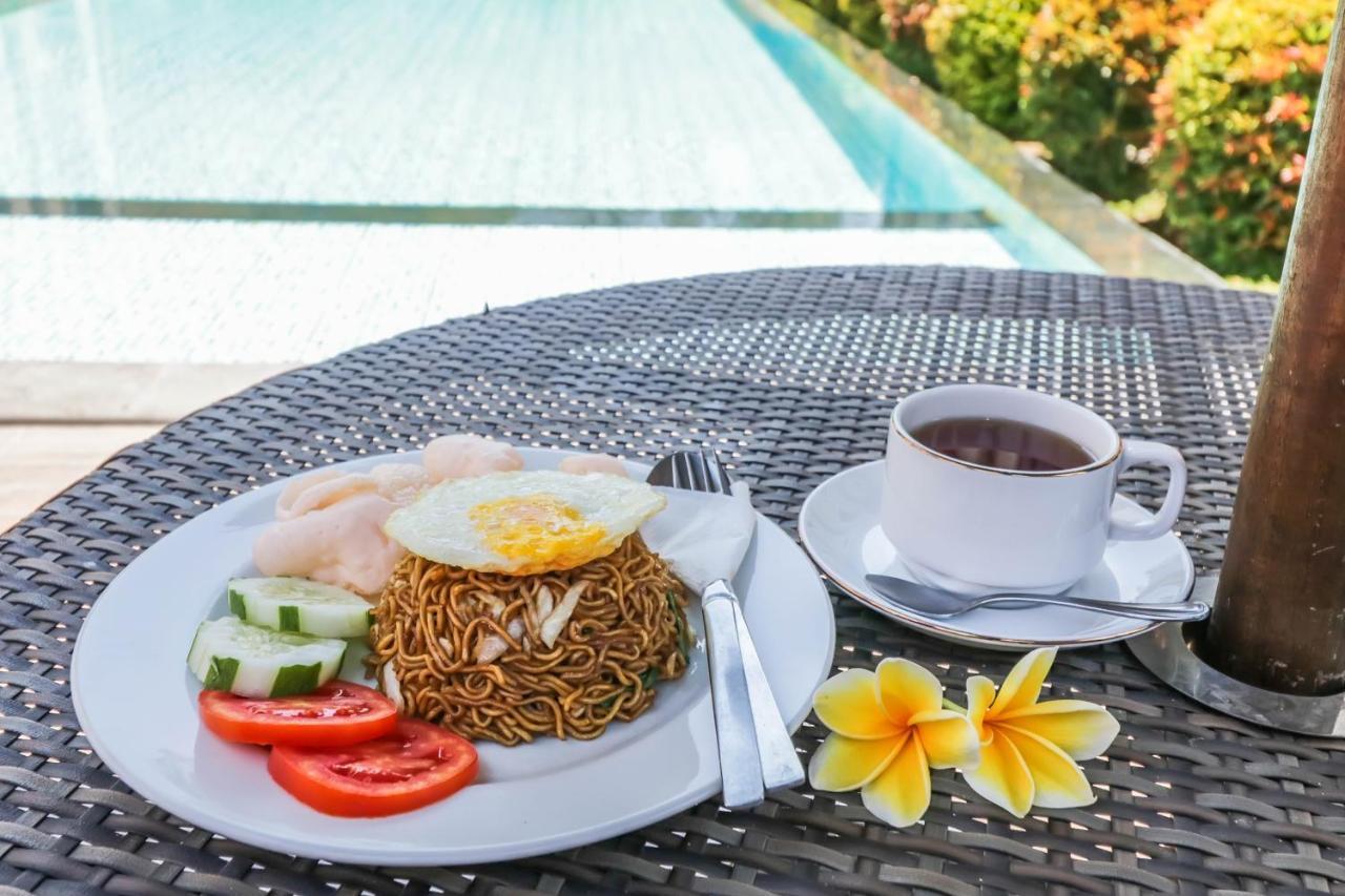 Grand Senggigi Hotel Exterior photo