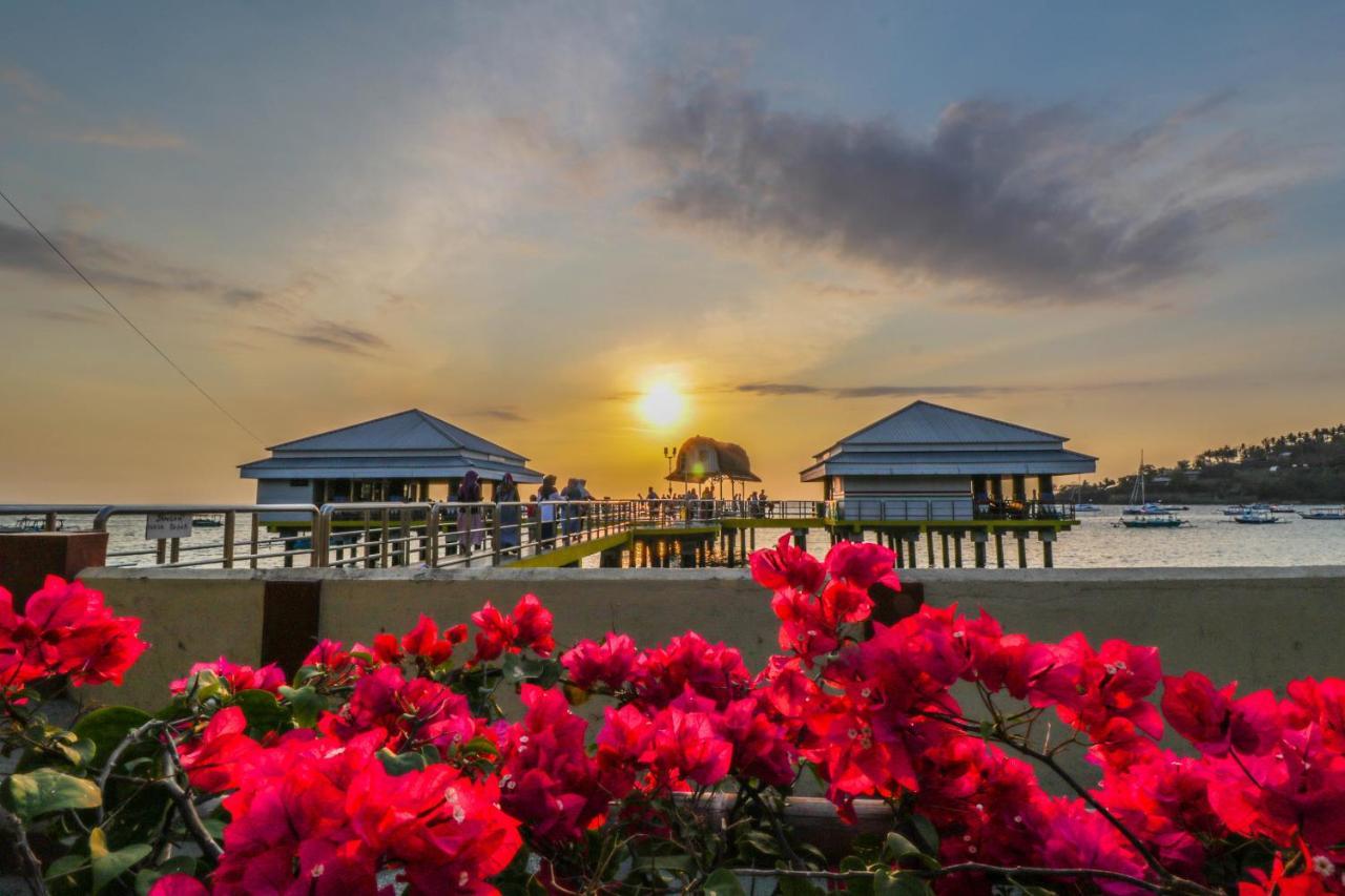 Grand Senggigi Hotel Exterior photo