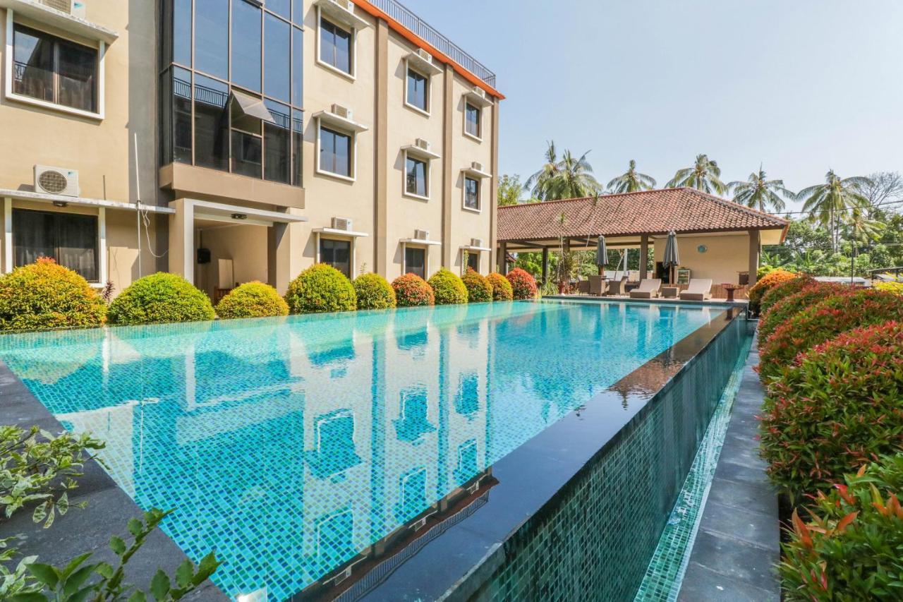 Grand Senggigi Hotel Exterior photo