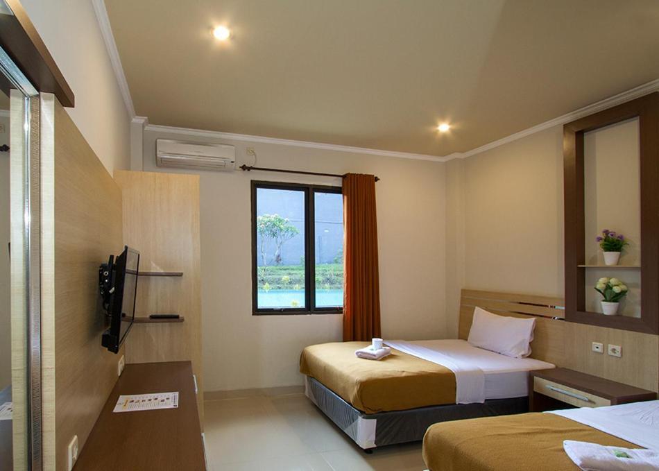 Grand Senggigi Hotel Exterior photo