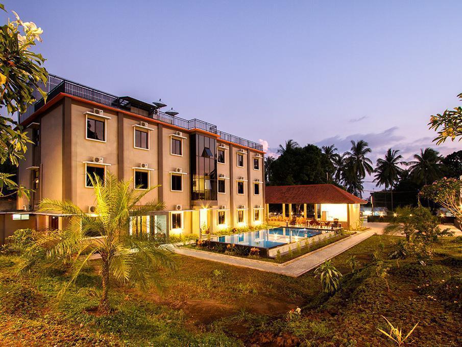 Grand Senggigi Hotel Exterior photo