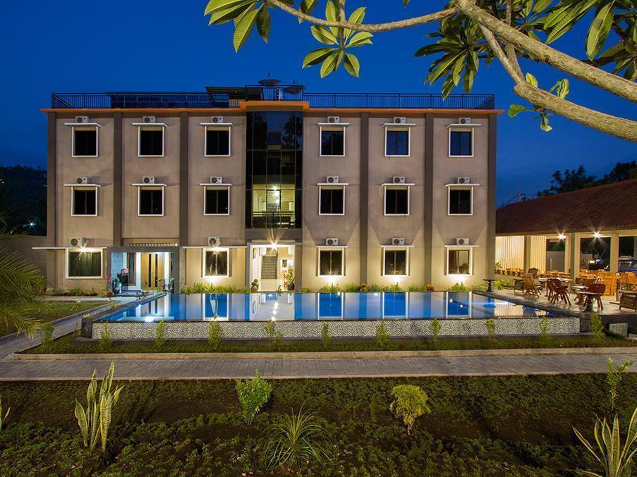 Grand Senggigi Hotel Exterior photo