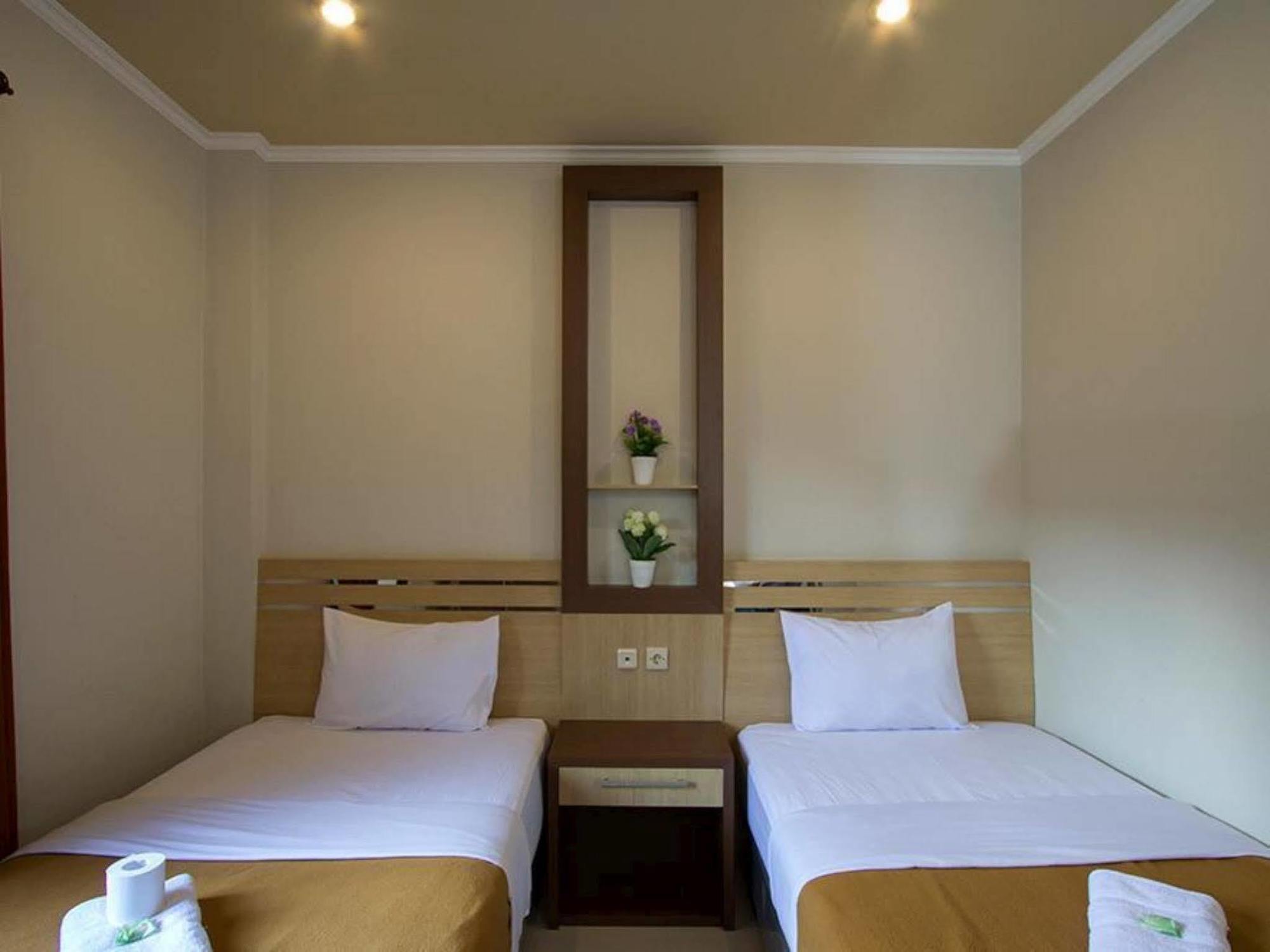Grand Senggigi Hotel Exterior photo