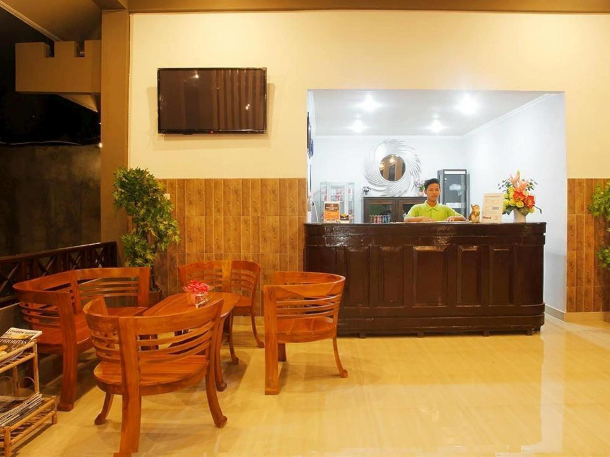 Grand Senggigi Hotel Exterior photo