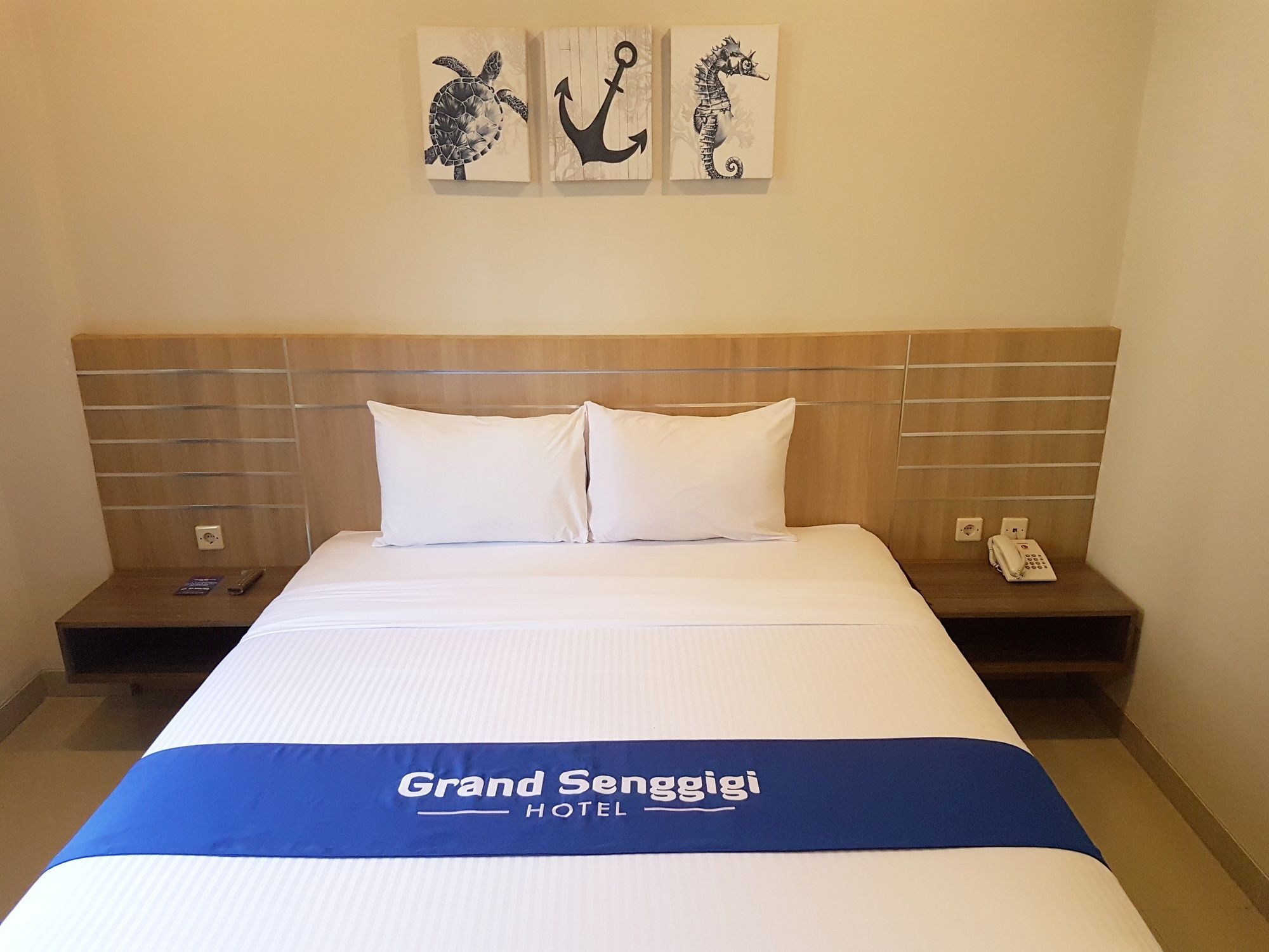 Grand Senggigi Hotel Exterior photo